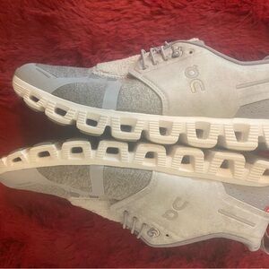 On Clouds Women's Gray and White Athletic Shoes